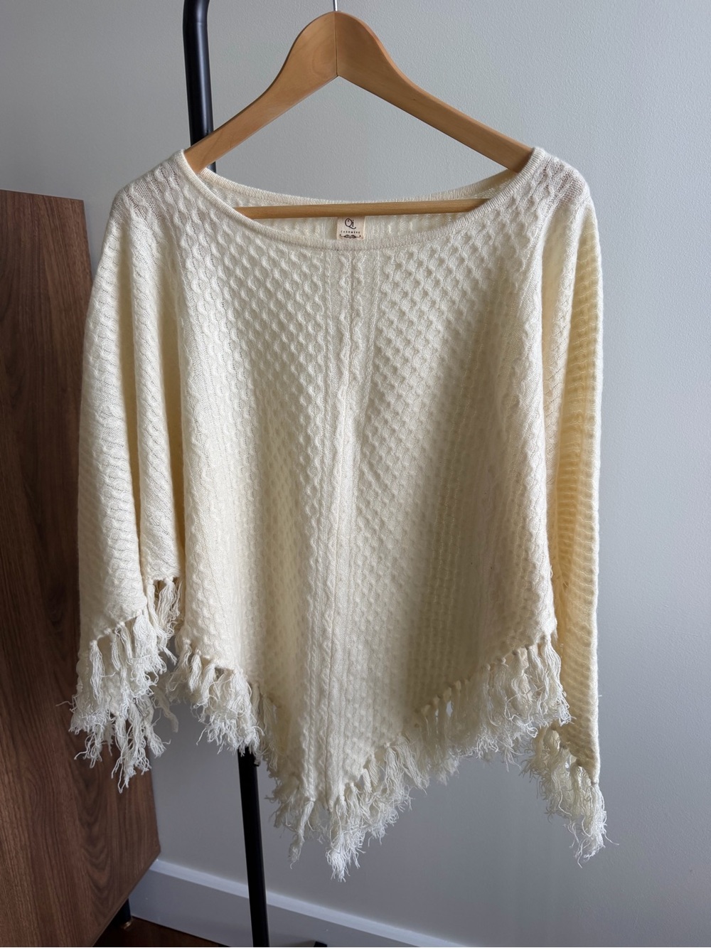 Qi Cashmere Vintage Cream Textured Knit Fringe Poncho Sweater One Size - Picture 2 of 12